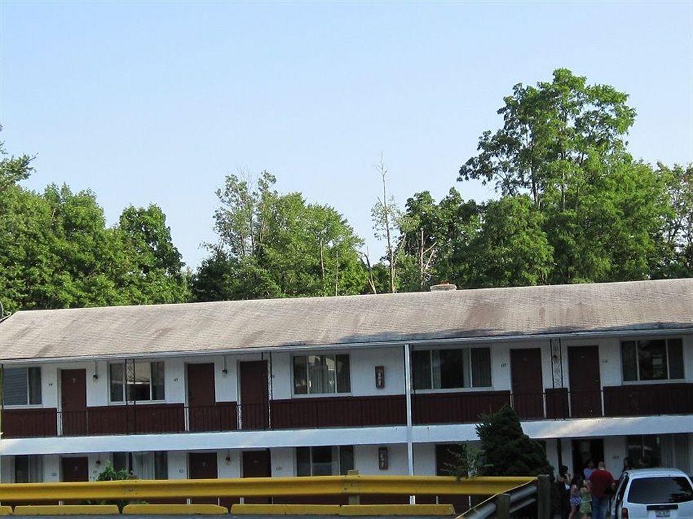 Budget Motor Inn- Mahopac Extérieur photo